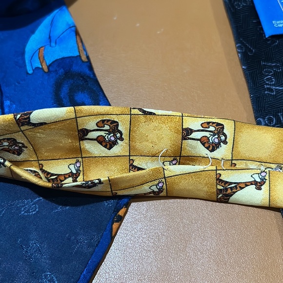SET OF 3 DISNEY 100% SILK TIES- TIGGER AND POOH-TIE RACK QND EXQUISITE APPAREL - Picture 11 of 12